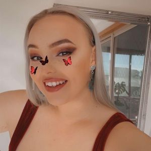 Meet your Posher, Carly